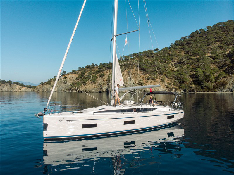 Bavaria C42 — photo 7