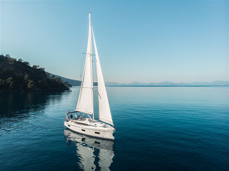 Bavaria C42 — photo 8