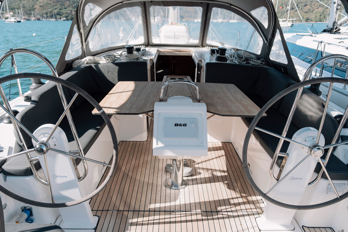 Bavaria C42 — photo 10