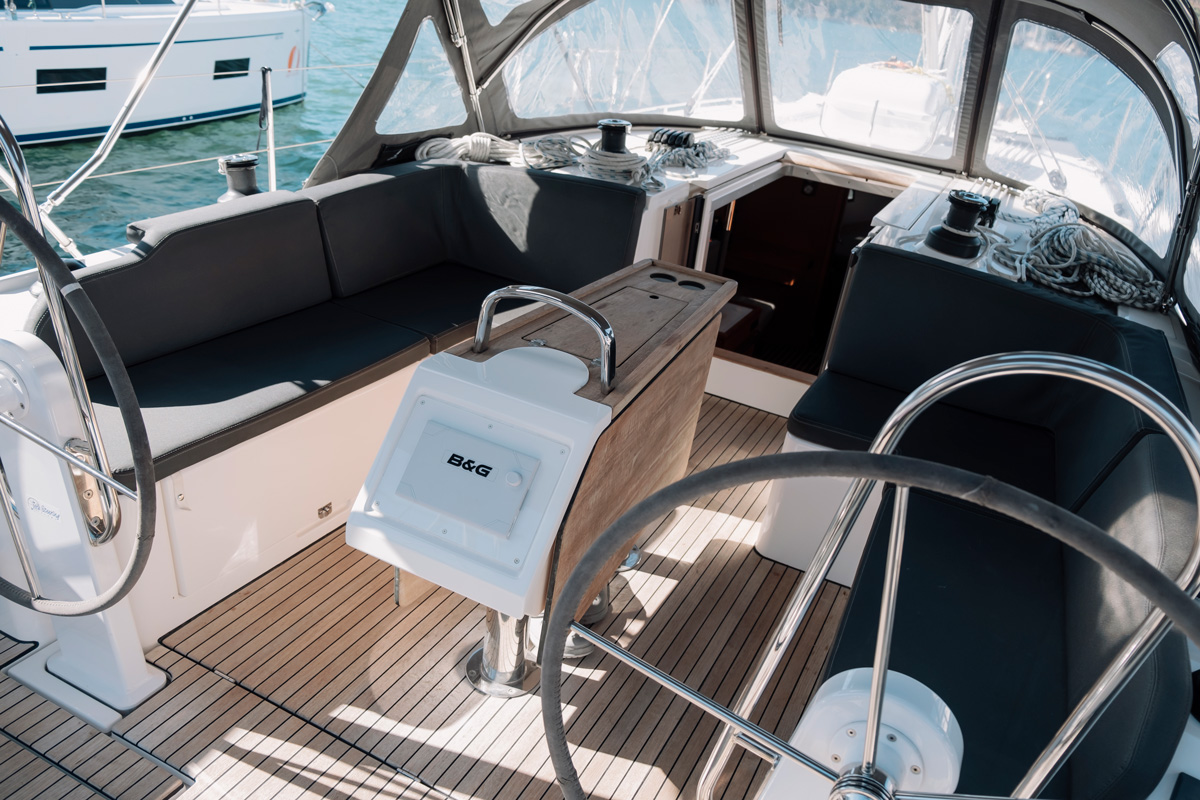 Bavaria C42 — photo 11