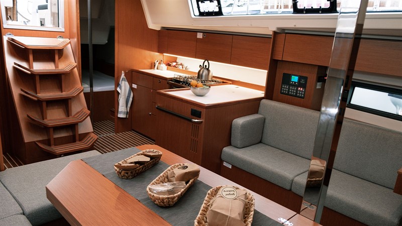 Bavaria C42 — photo 13