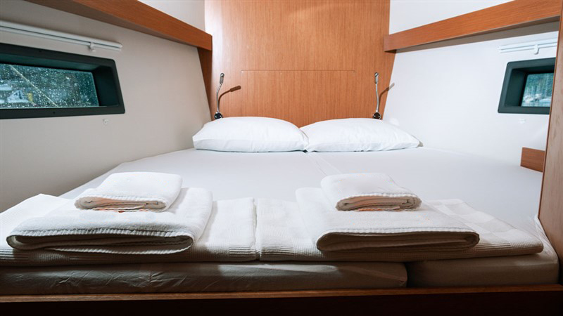 Bavaria C42 — photo 18