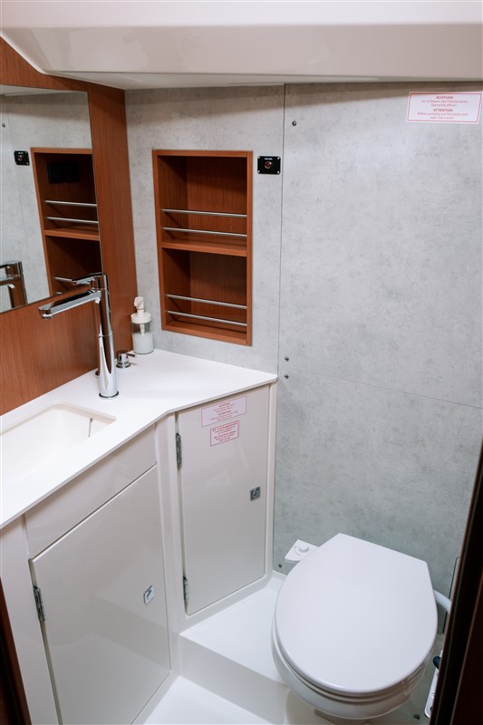 Bavaria C42 — photo 21