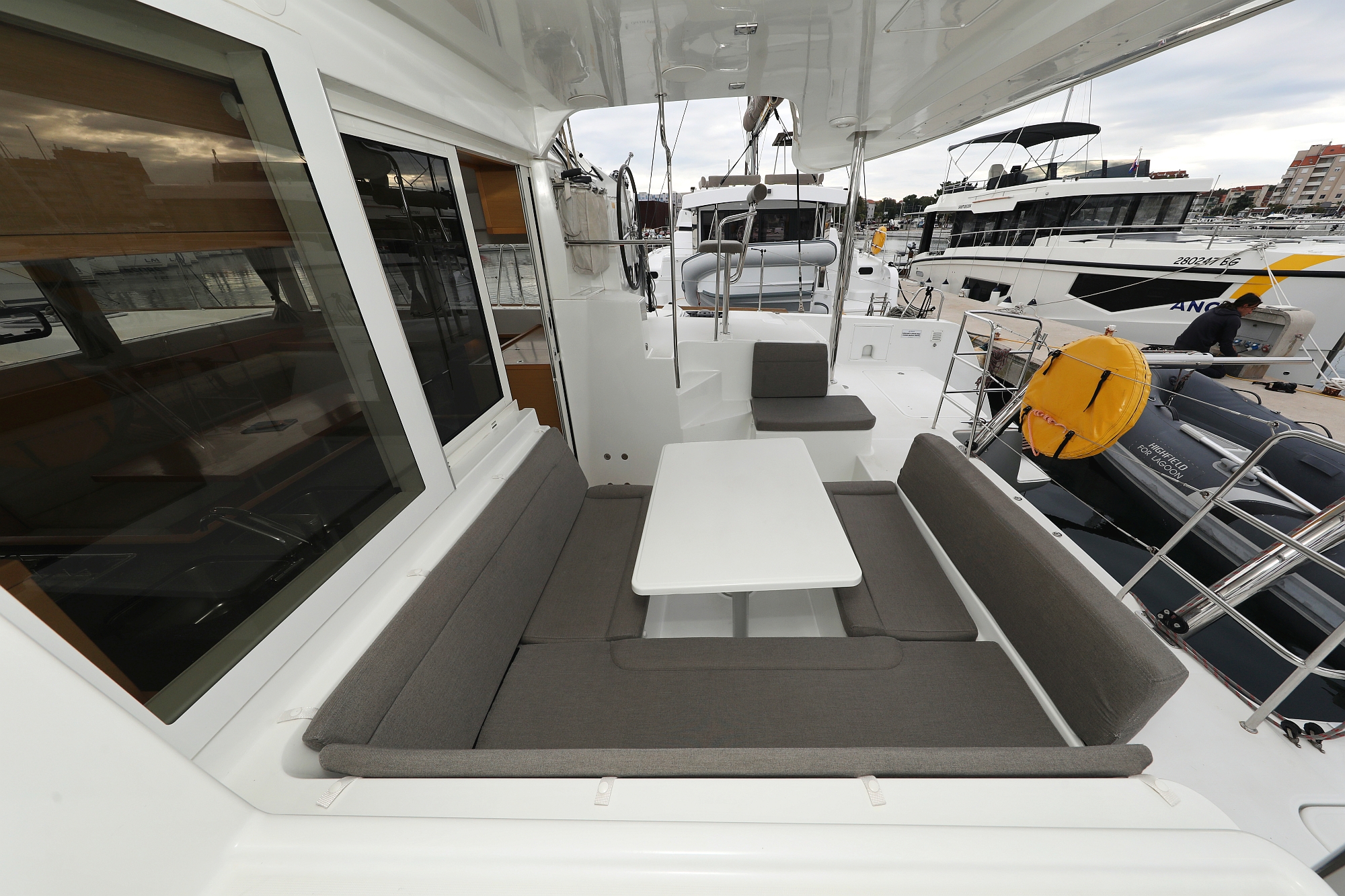 Lagoon 39 - 4 + 2 cab. — photo 8