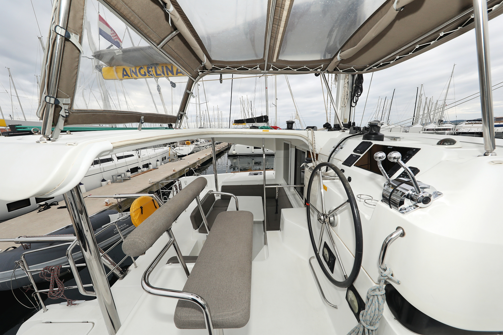 Lagoon 39 - 4 + 2 cab. — photo 9