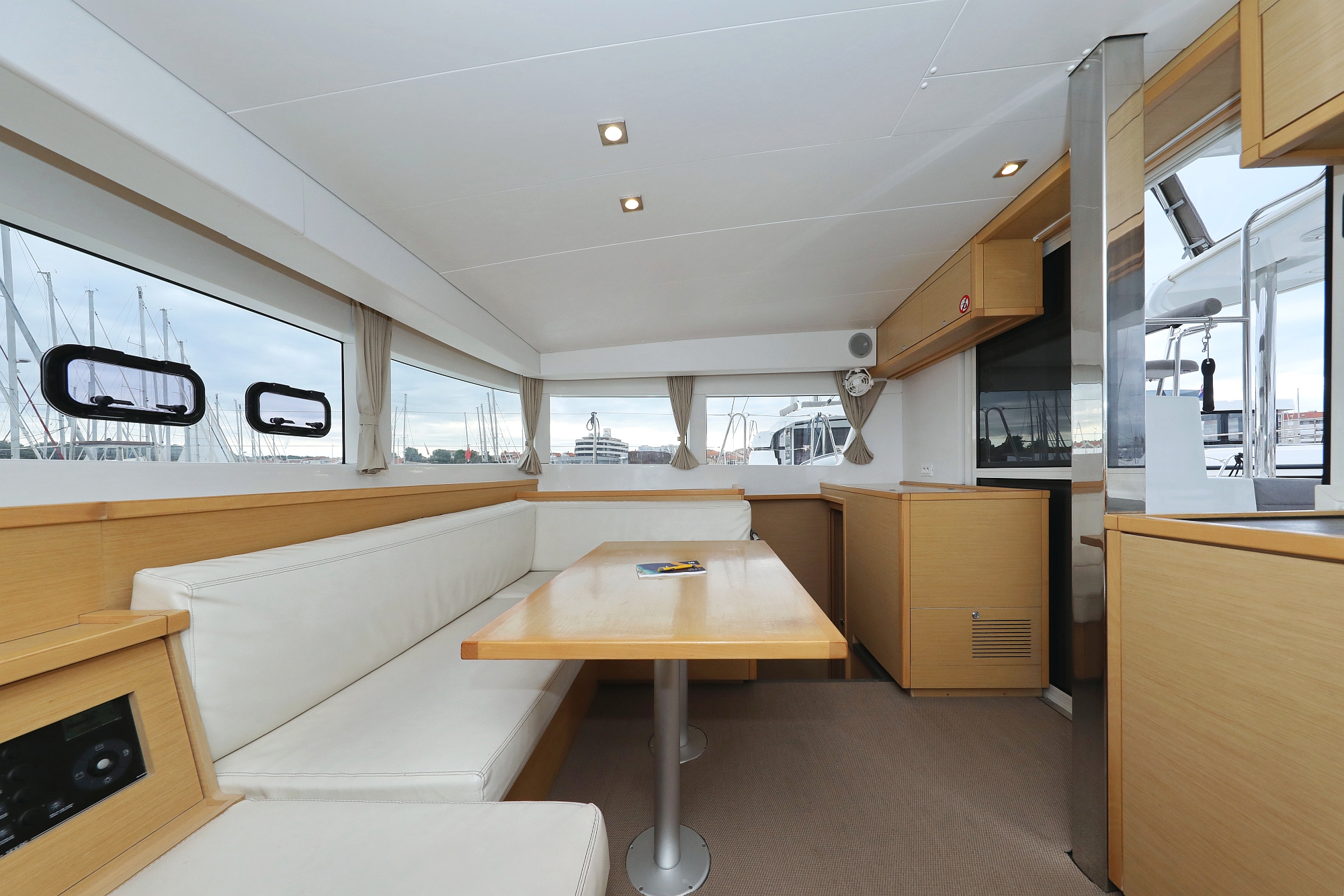 Lagoon 39 - 4 + 2 cab. — photo 16