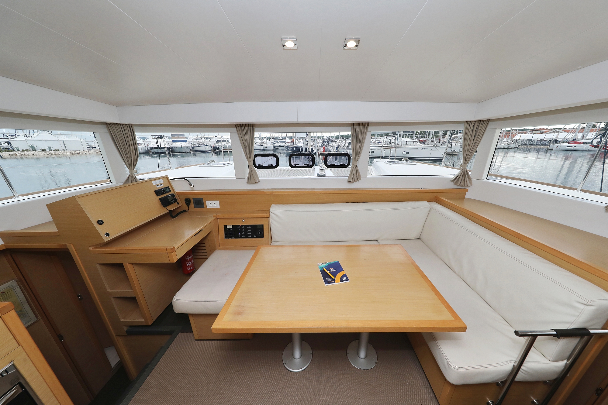 Lagoon 39 - 4 + 2 cab. — photo 17