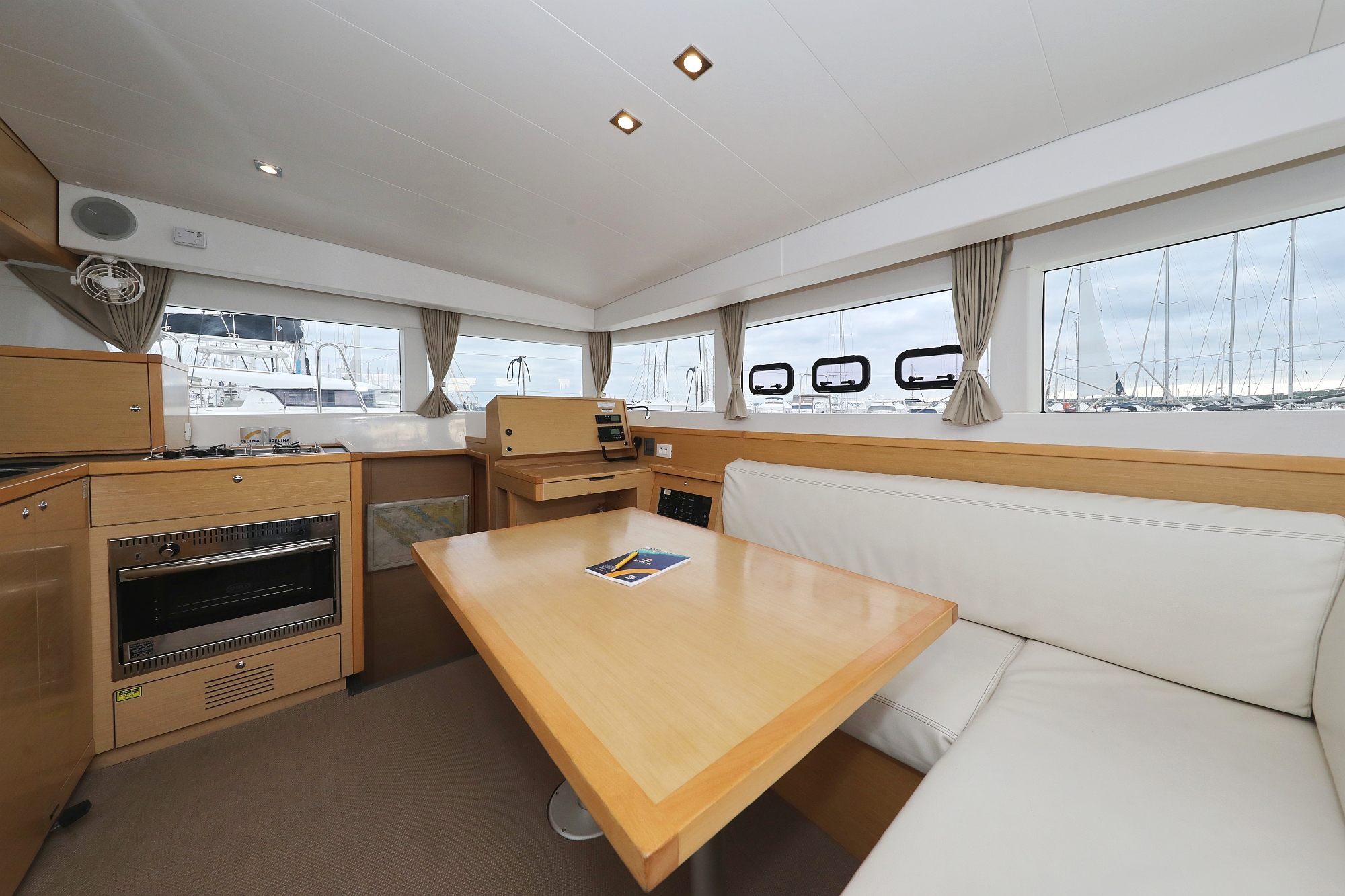 Lagoon 39 - 4 + 2 cab. — photo 18