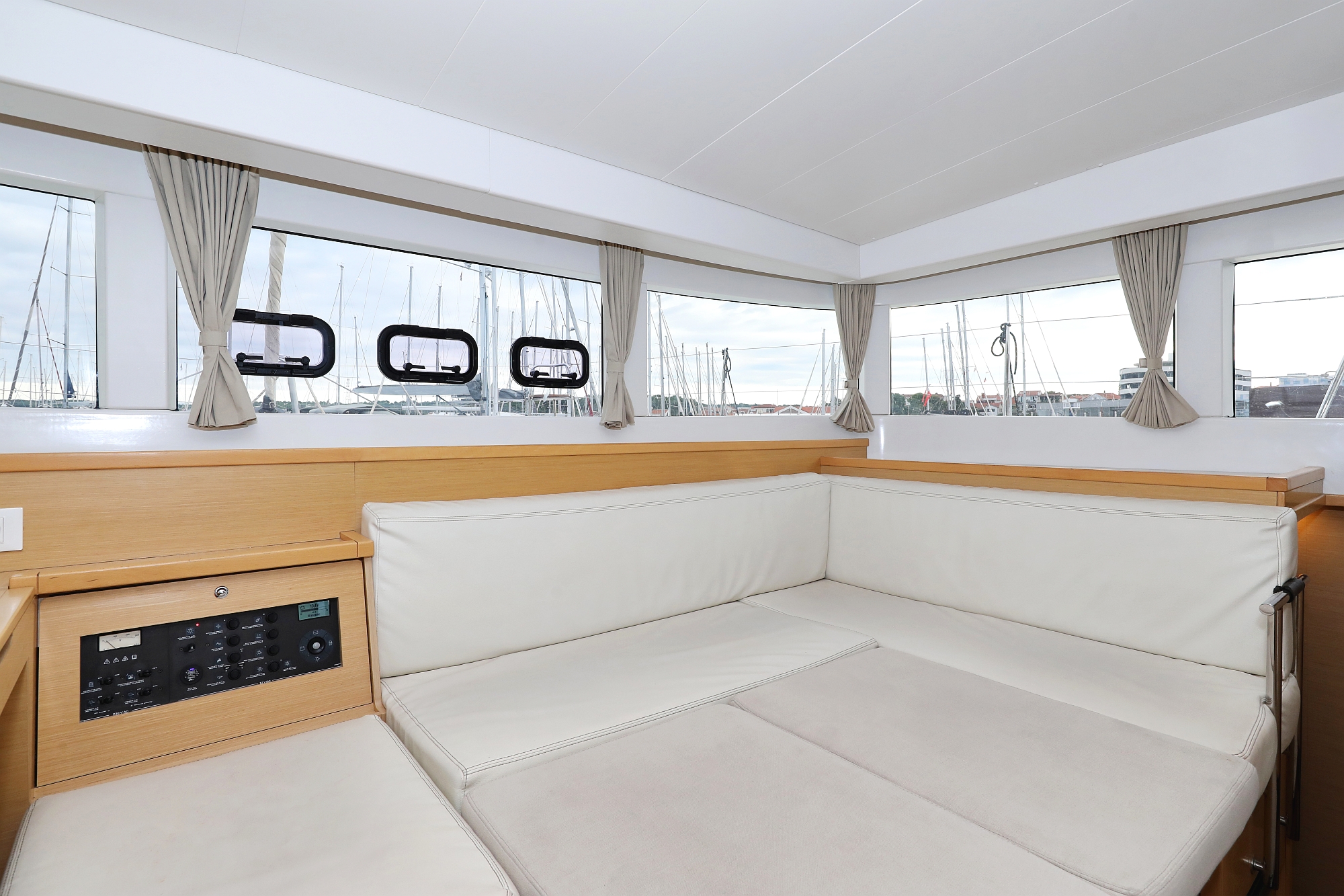 Lagoon 39 - 4 + 2 cab. — photo 45