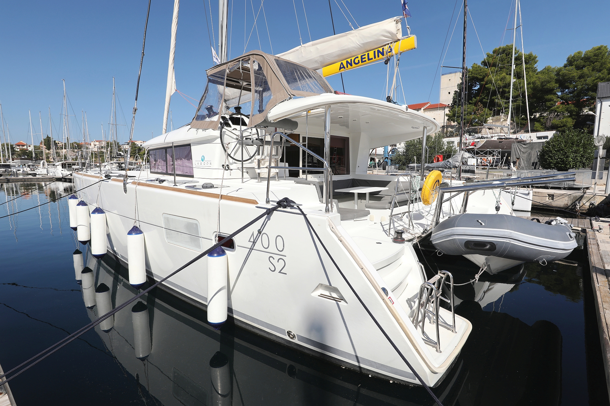 Lagoon 400 S2 - 4 + 2 cab. — photo 3