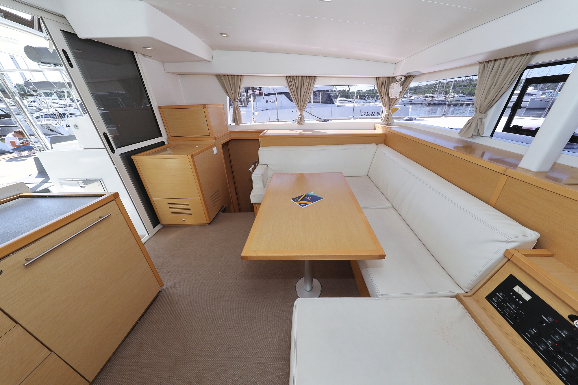 Lagoon 400 S2 - 4 + 2 cab. — photo 14