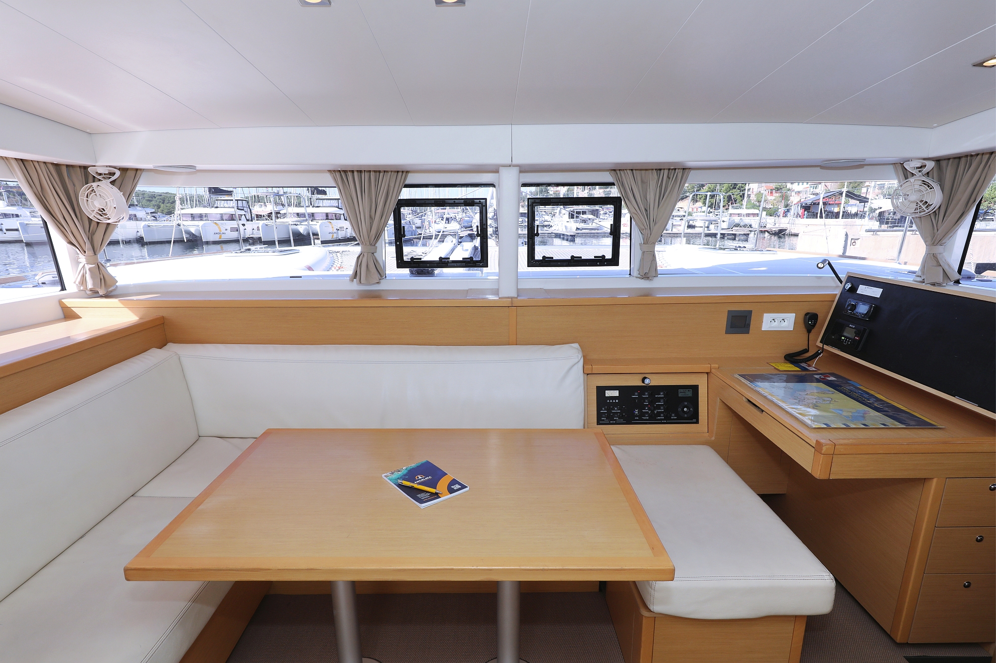 Lagoon 400 S2 - 4 + 2 cab. — photo 16