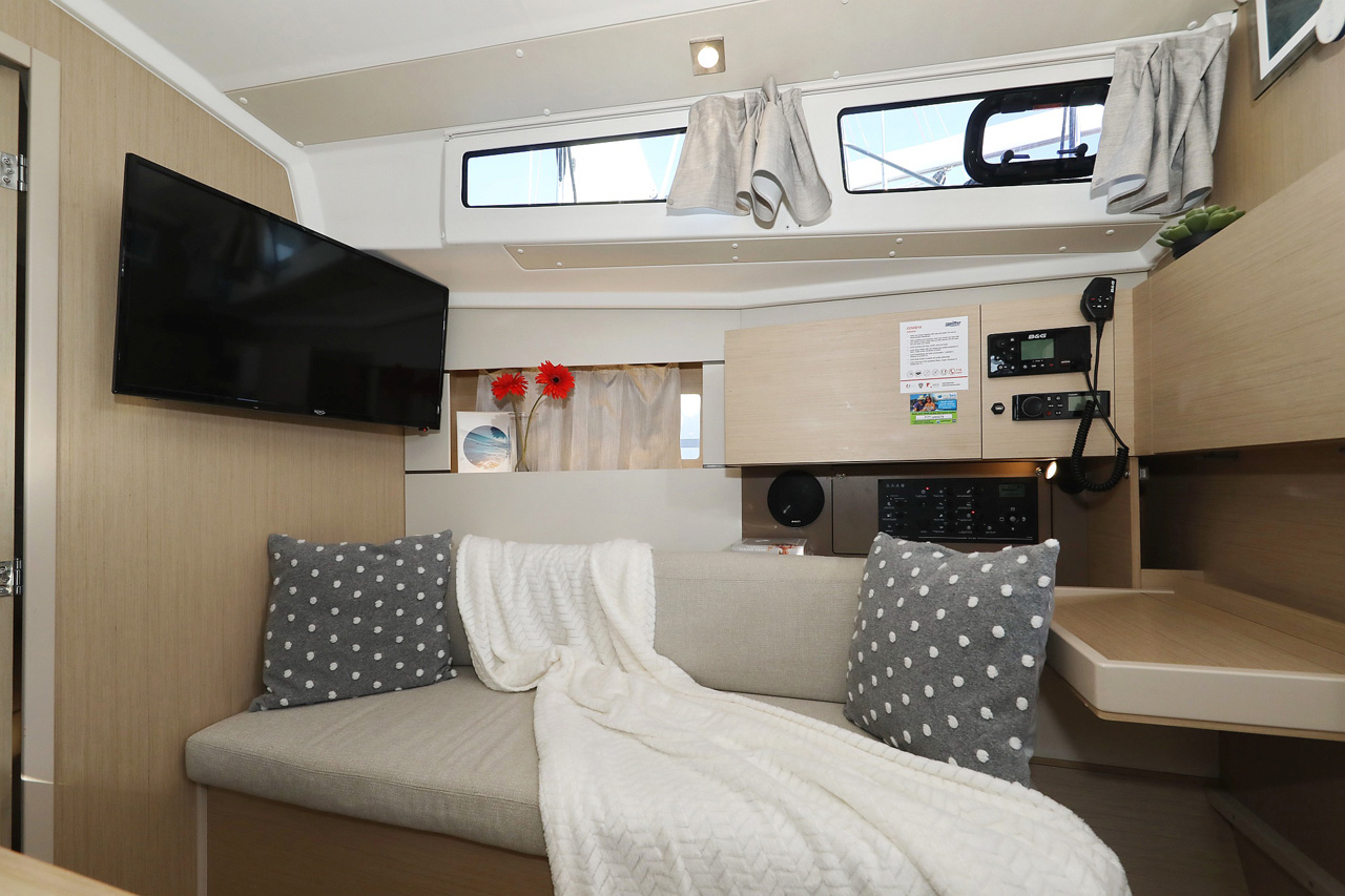 Oceanis 38.1 — photo 15