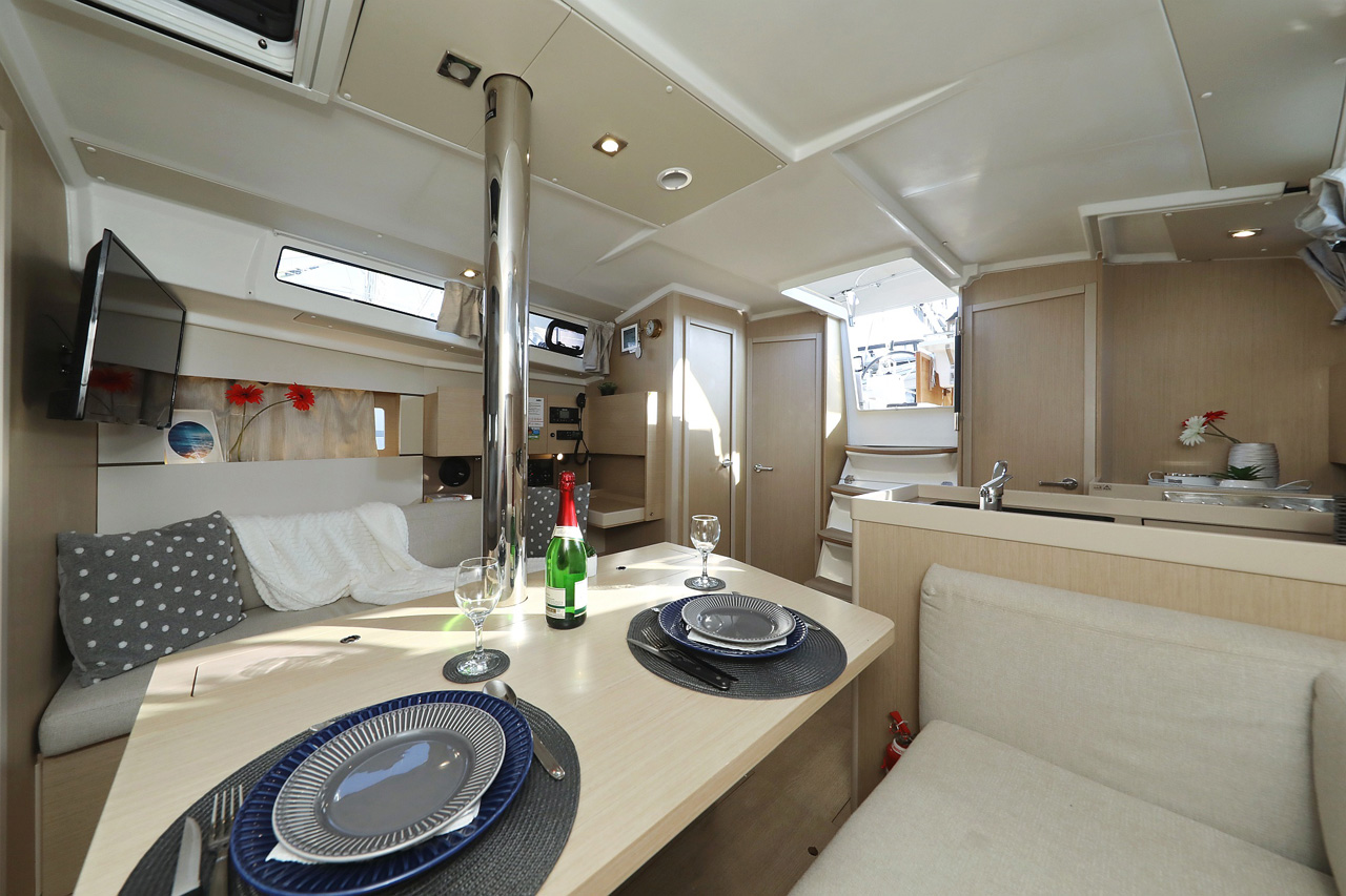 Oceanis 38.1 — photo 16