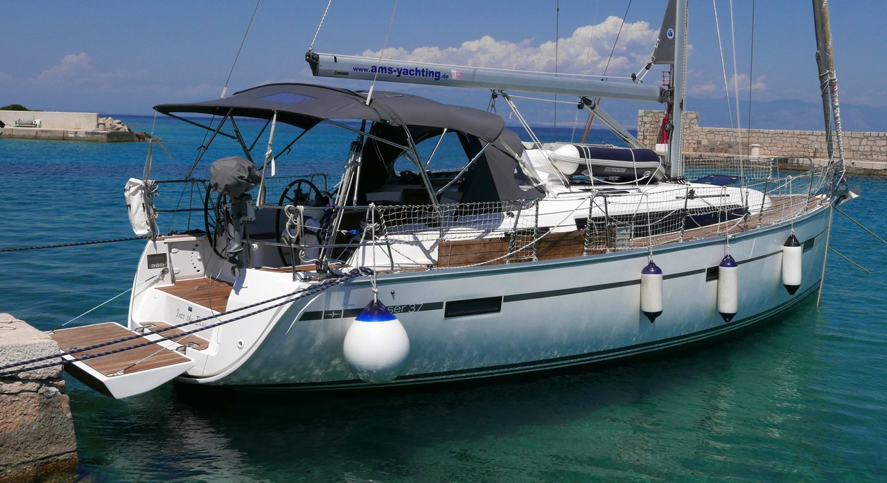 Bavaria Cruiser 37 - 3 cab. — photo 1