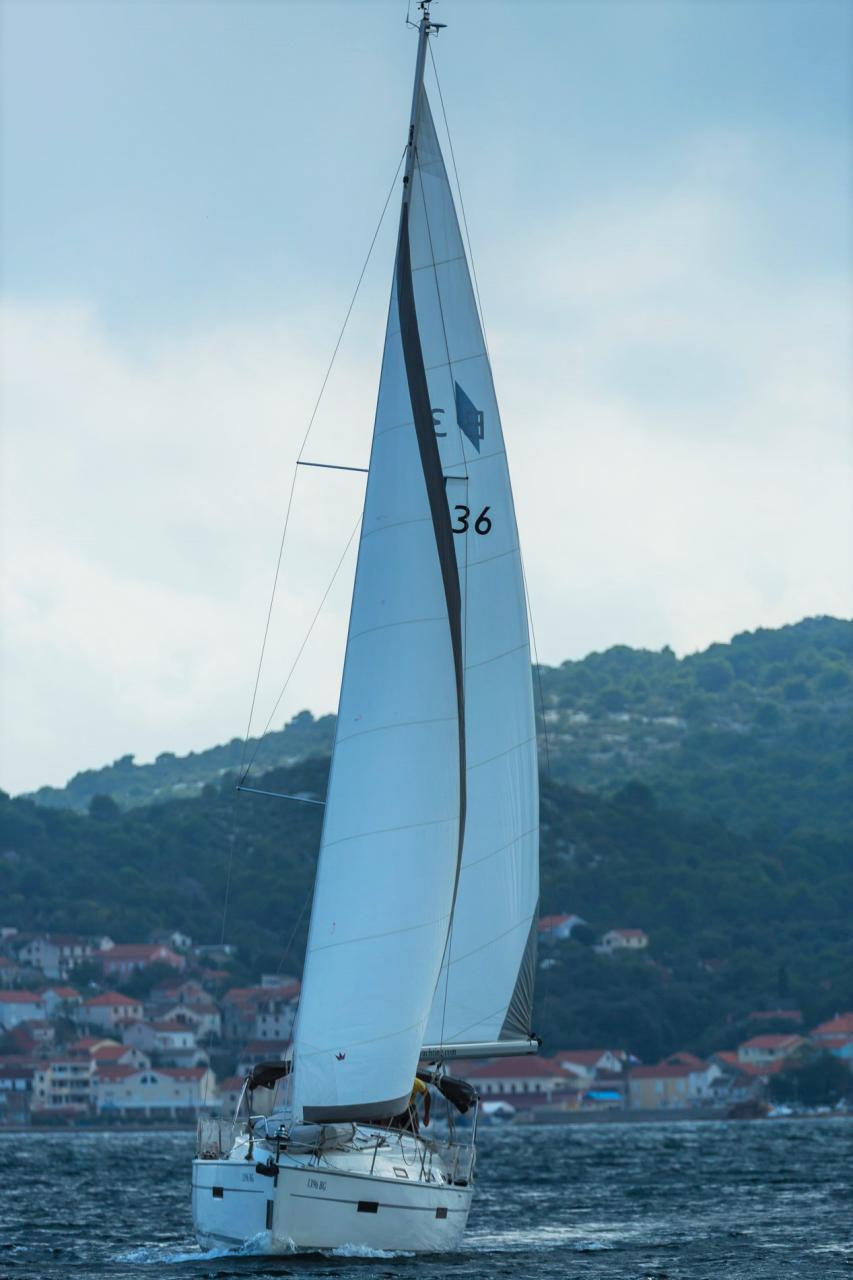 Bavaria Cruiser 36 — photo 11