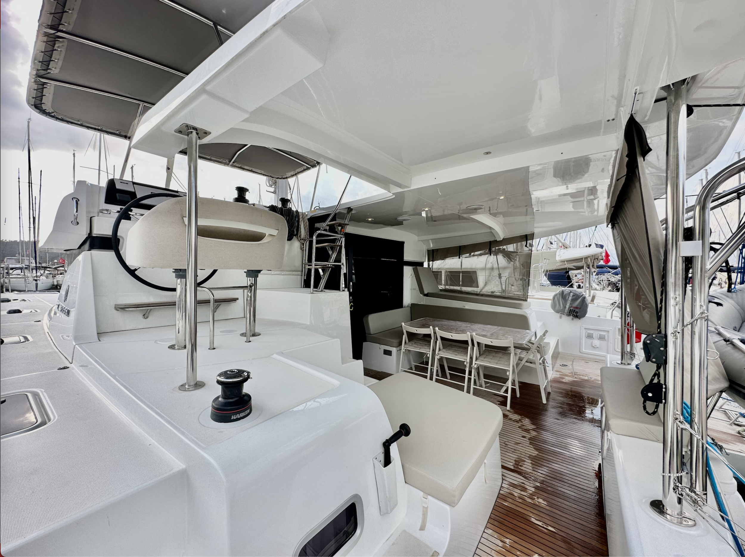 Lagoon 42 - 4 + 2 cab. — photo 4