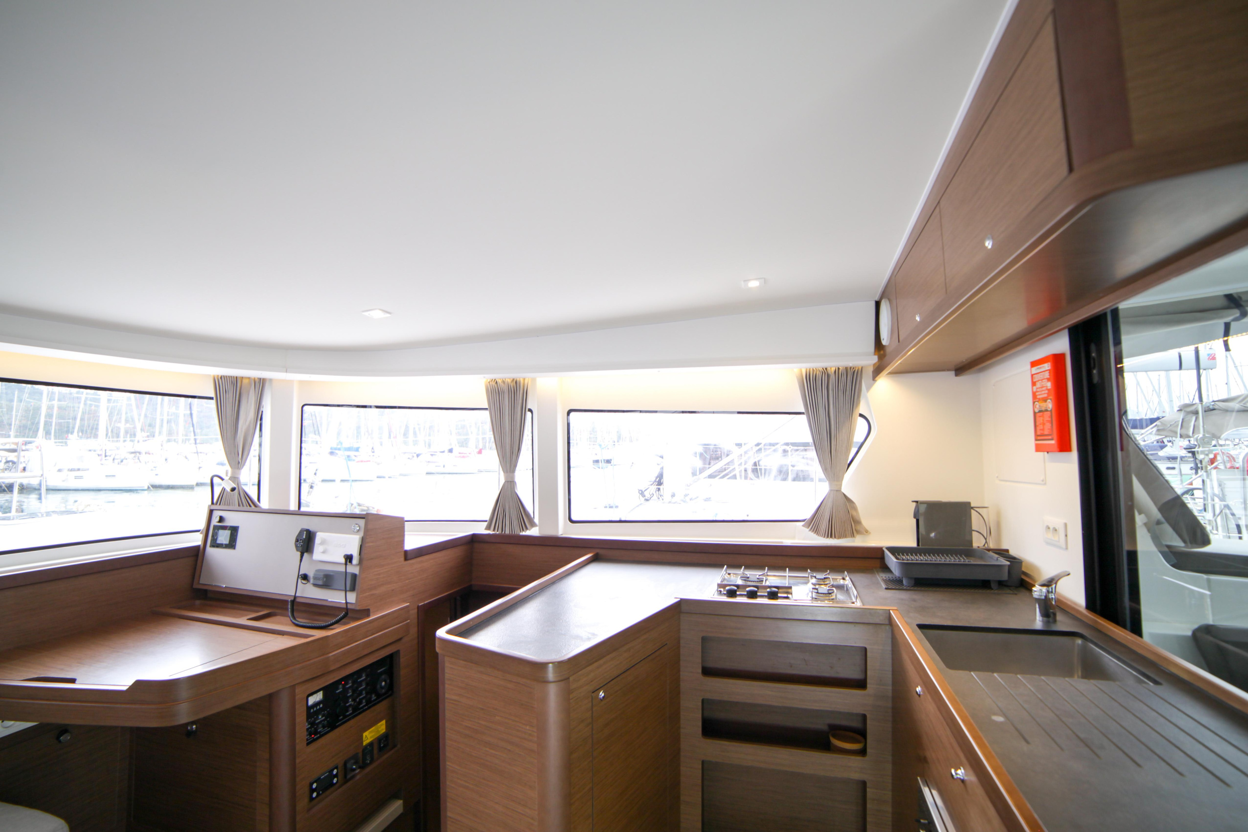 Lagoon 42 - 4 + 2 cab. — photo 11