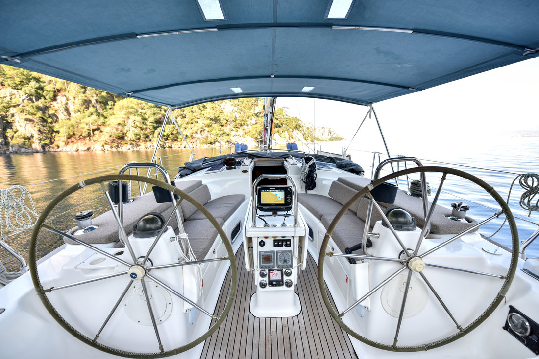 Bavaria 44 — photo 3