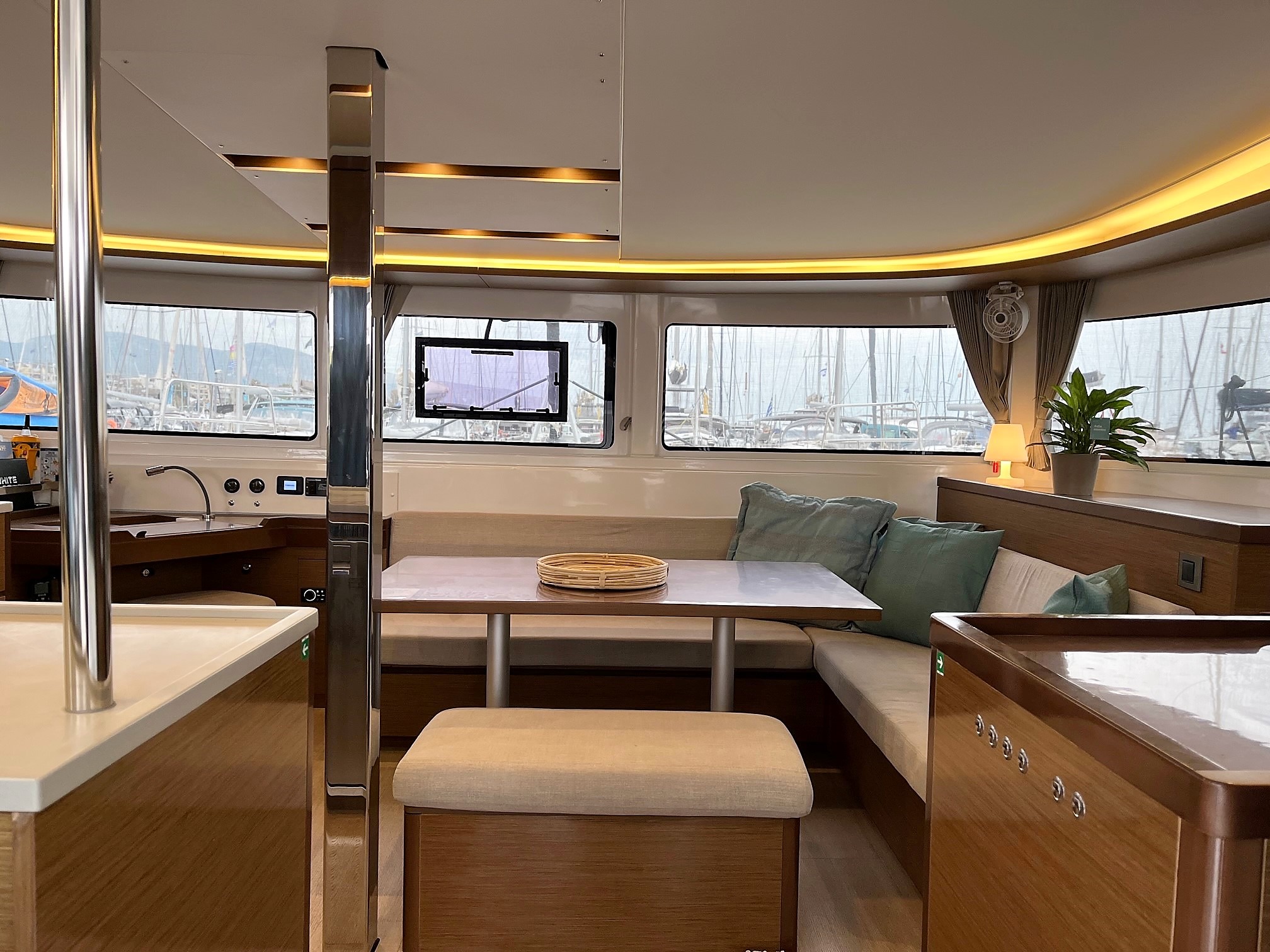 Lagoon 46 - 4 + 2 cab. — photo 11