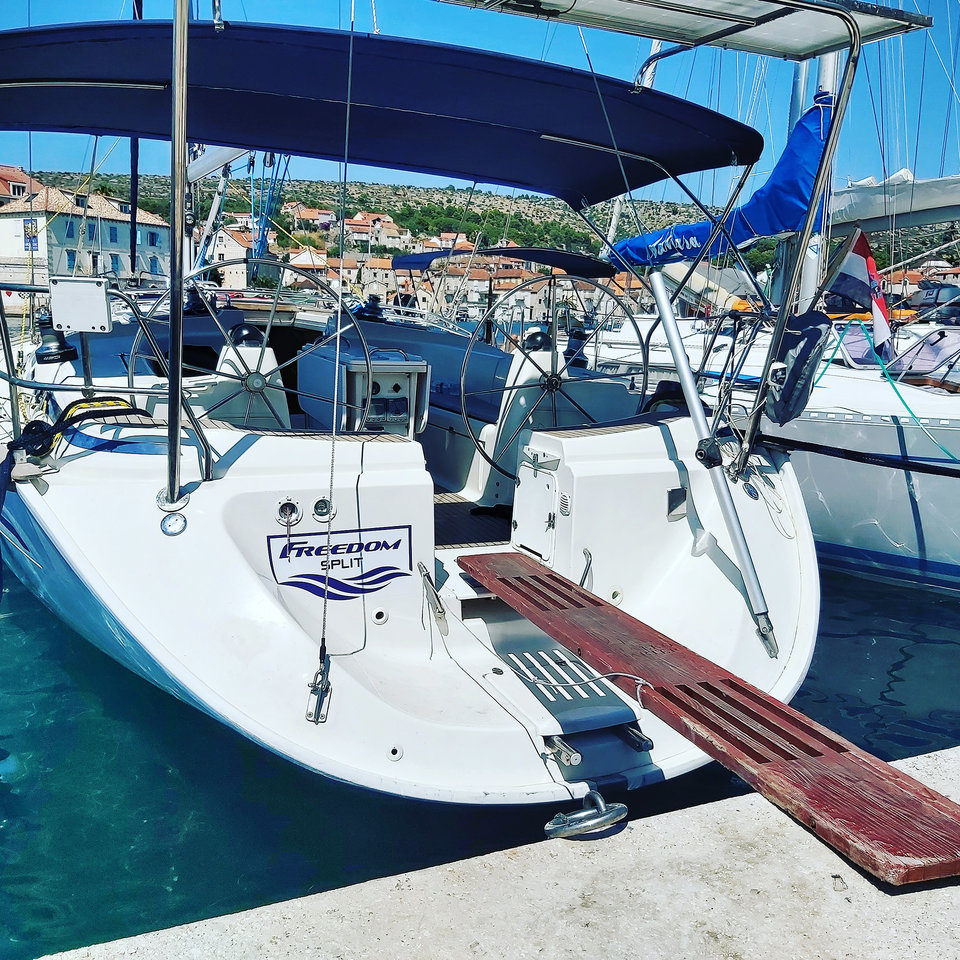 Bavaria 44 — photo 13
