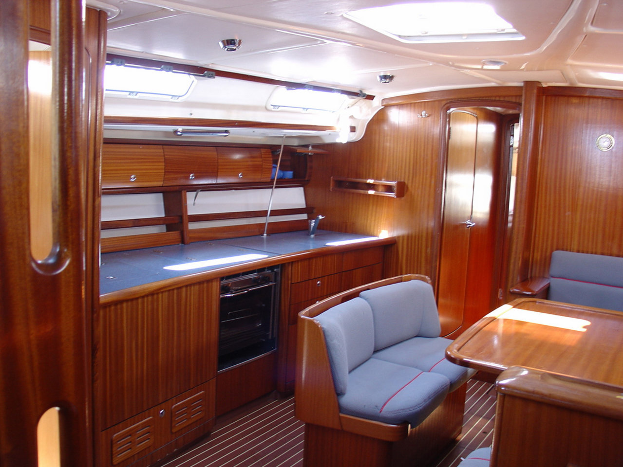 Bavaria 44 — photo 21