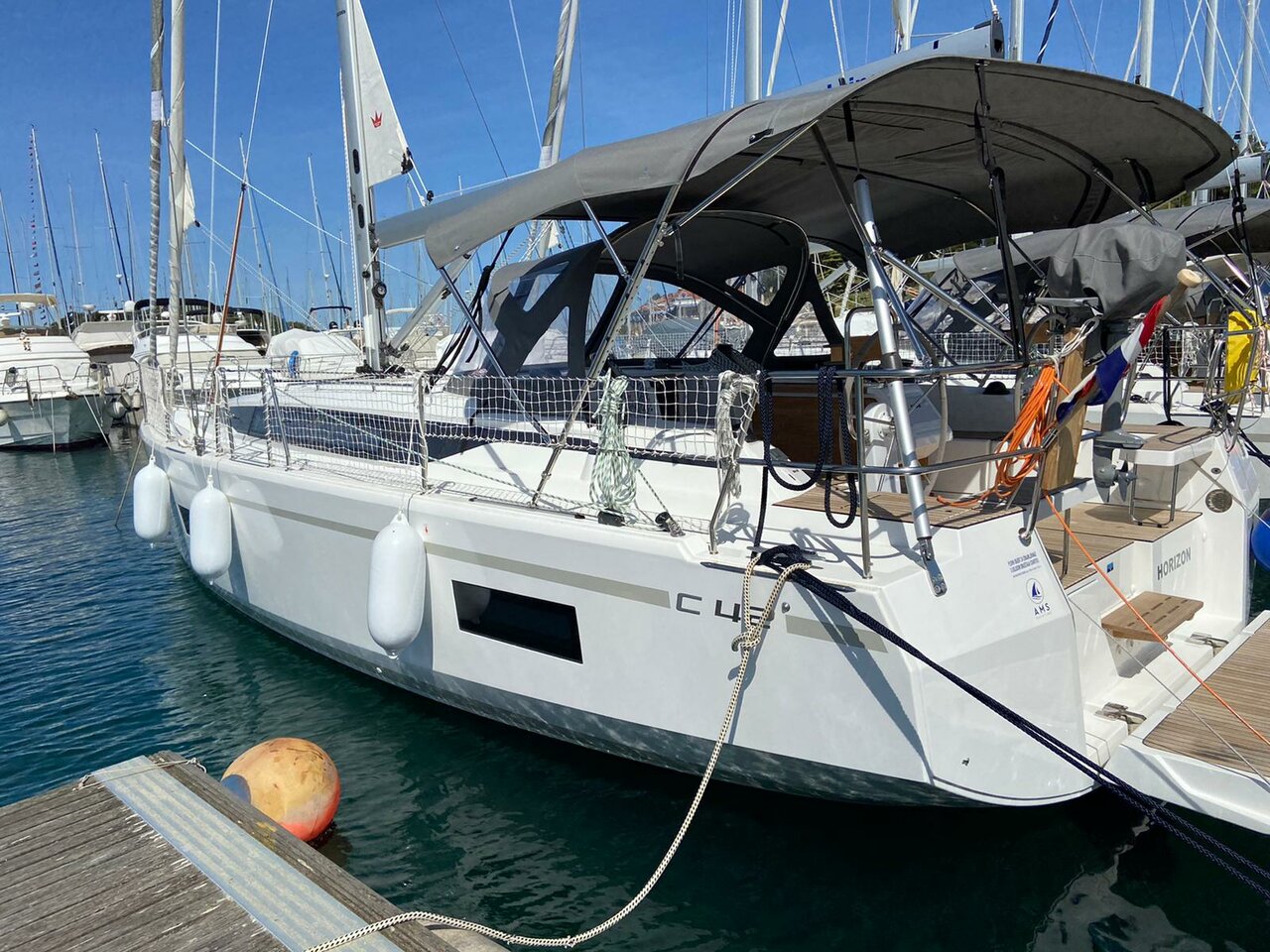 Bavaria C42 — photo 3