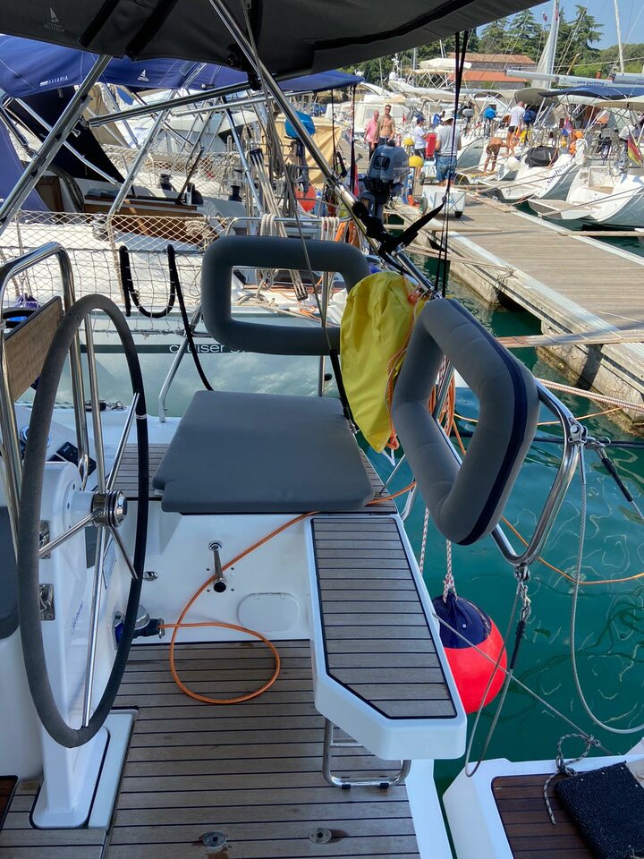 Bavaria C42 — photo 4