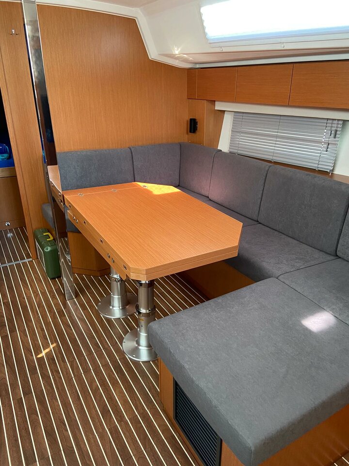 Bavaria C42 — photo 6