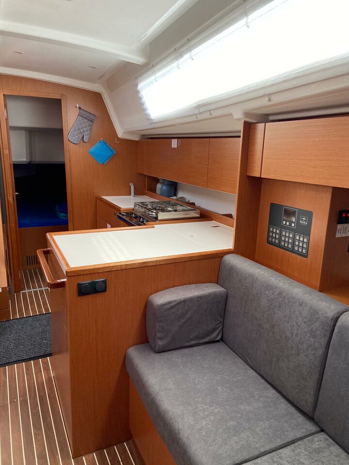 Bavaria C42 — photo 9