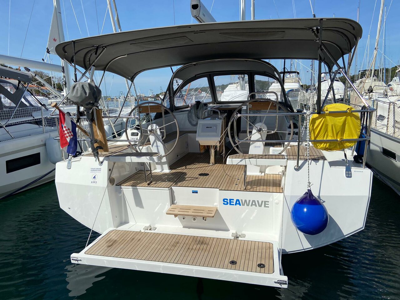 Bavaria C42 — photo 4
