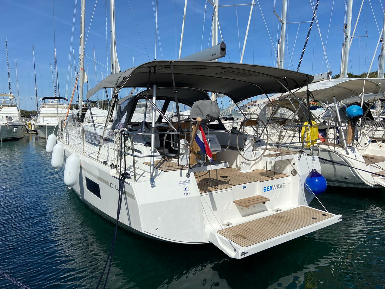 Bavaria C42 — photo 5