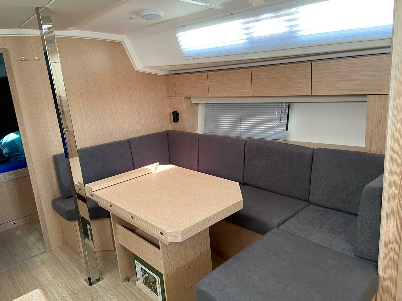 Bavaria C42 — photo 6