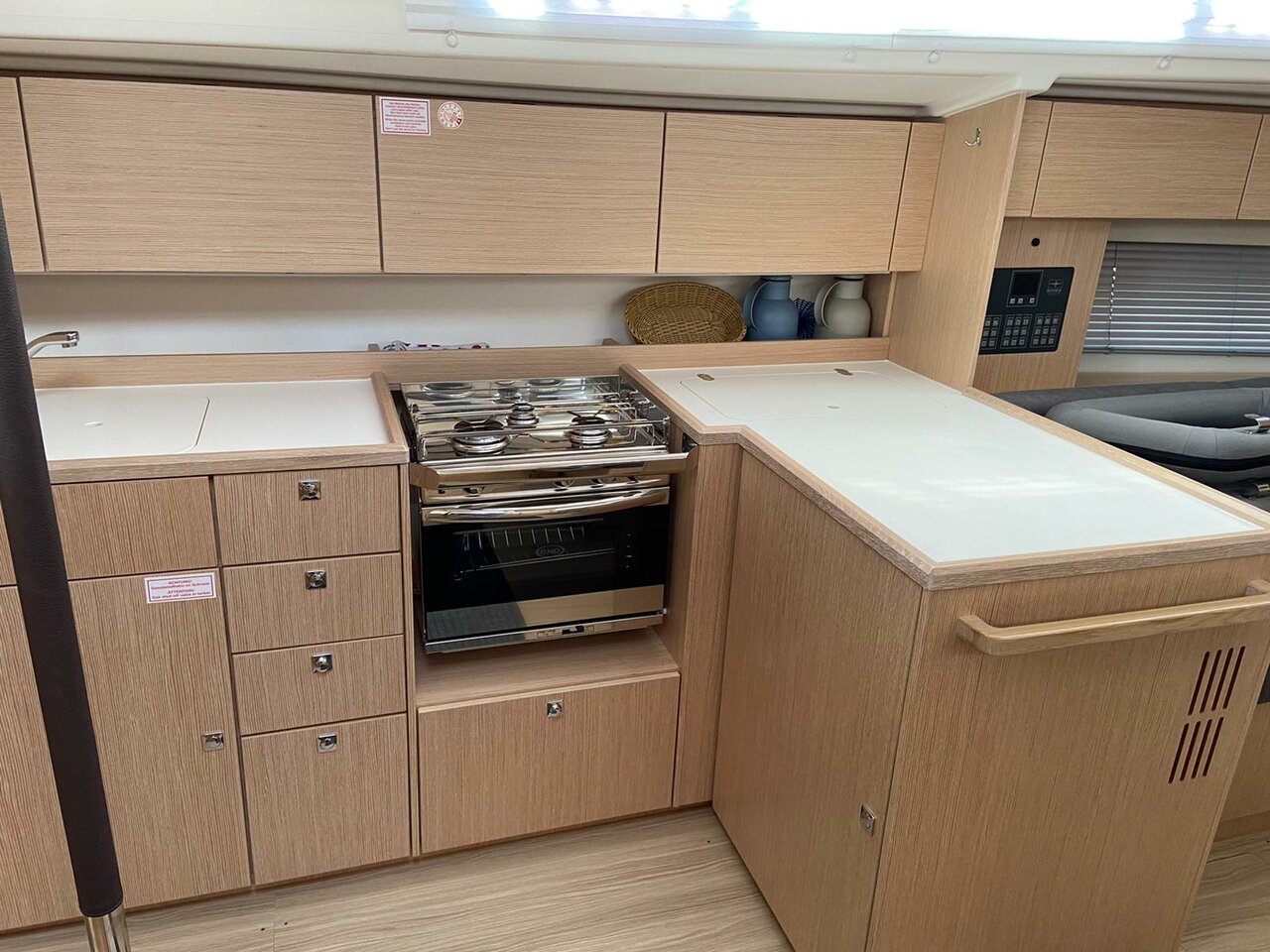 Bavaria C42 — photo 8