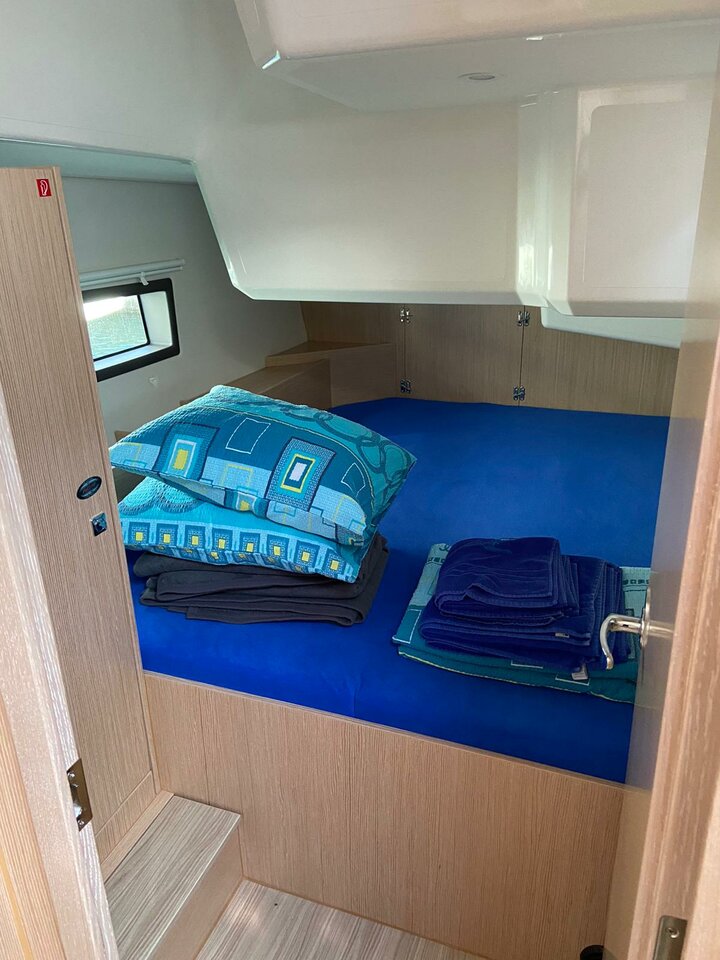 Bavaria C42 — photo 11