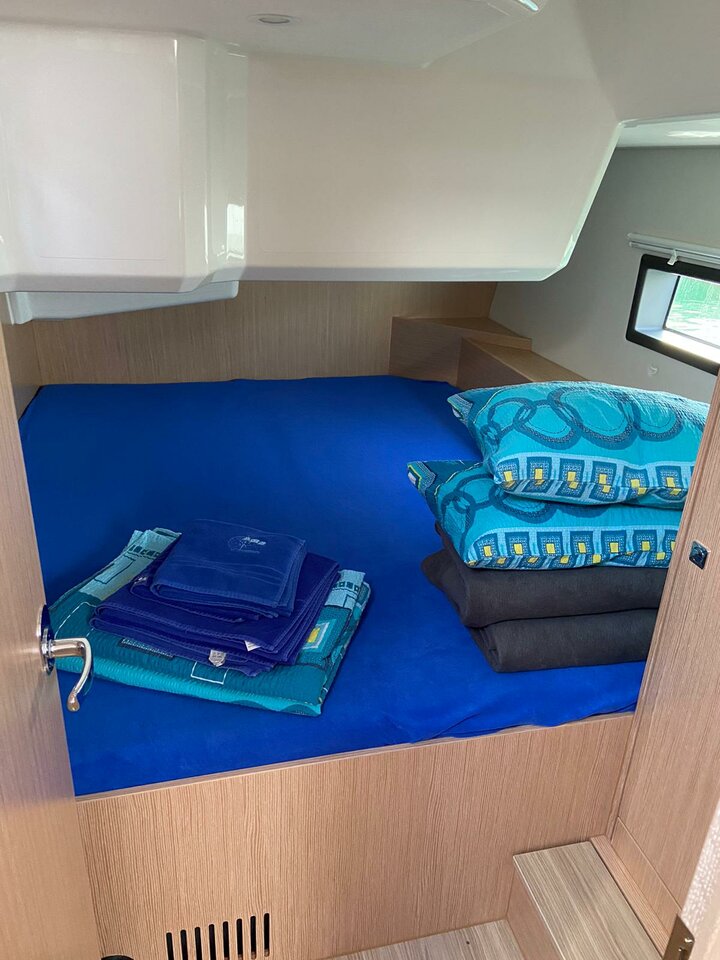 Bavaria C42 — photo 12