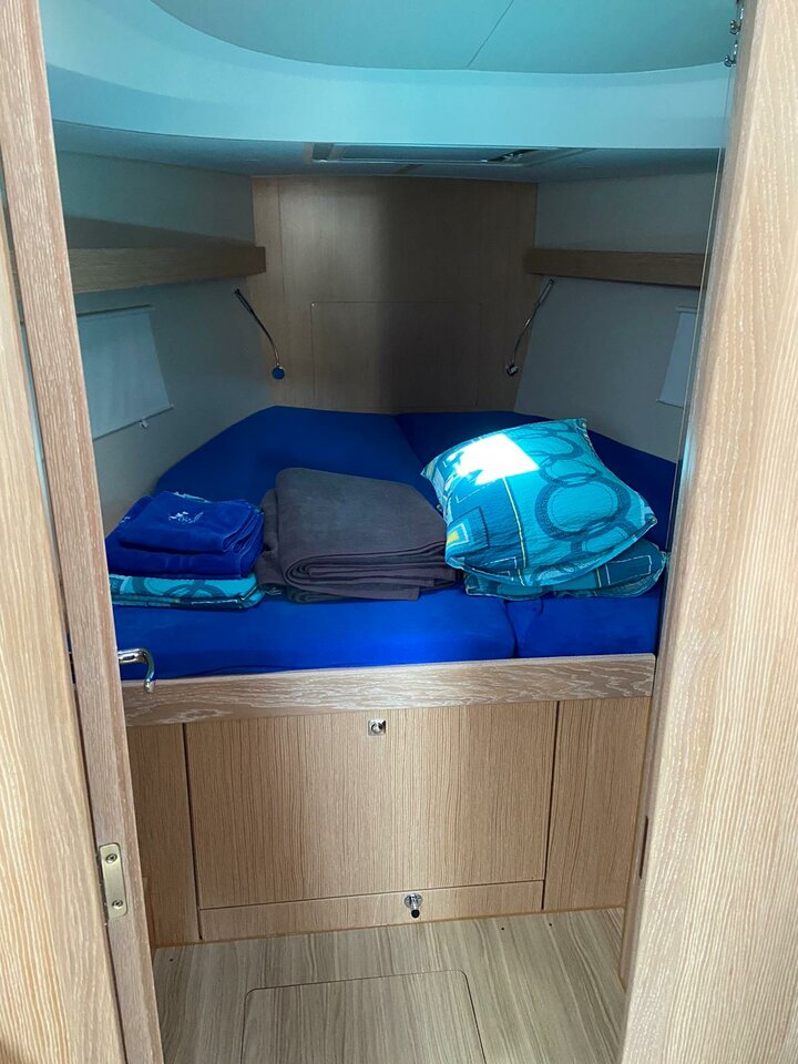 Bavaria C42 — photo 13