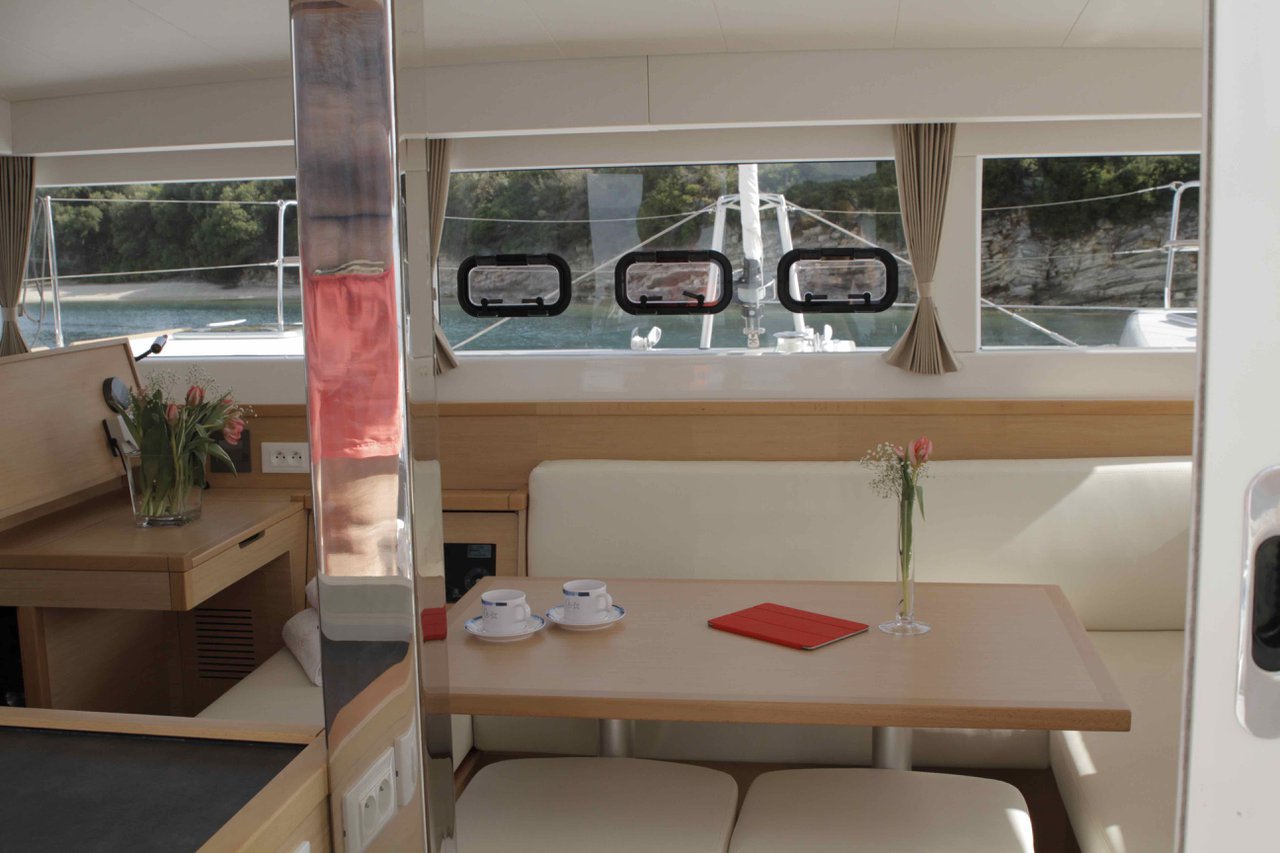 Lagoon 39 - 4 + 2 cab. — photo 7