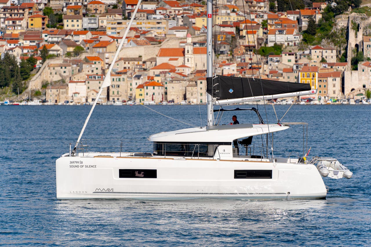 Lagoon 40 - 4 + 2 cab — photo 4