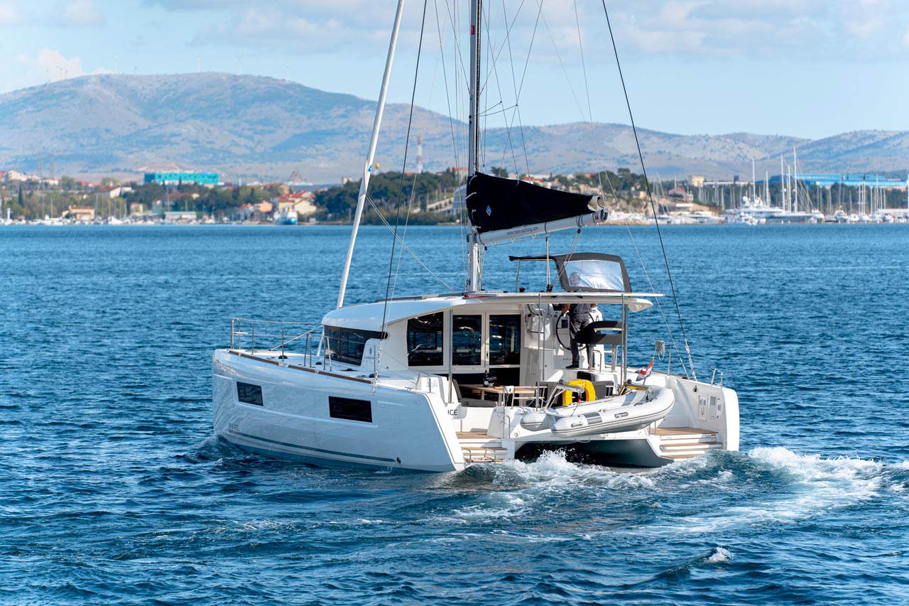 Lagoon 40 - 4 + 2 cab — photo 6