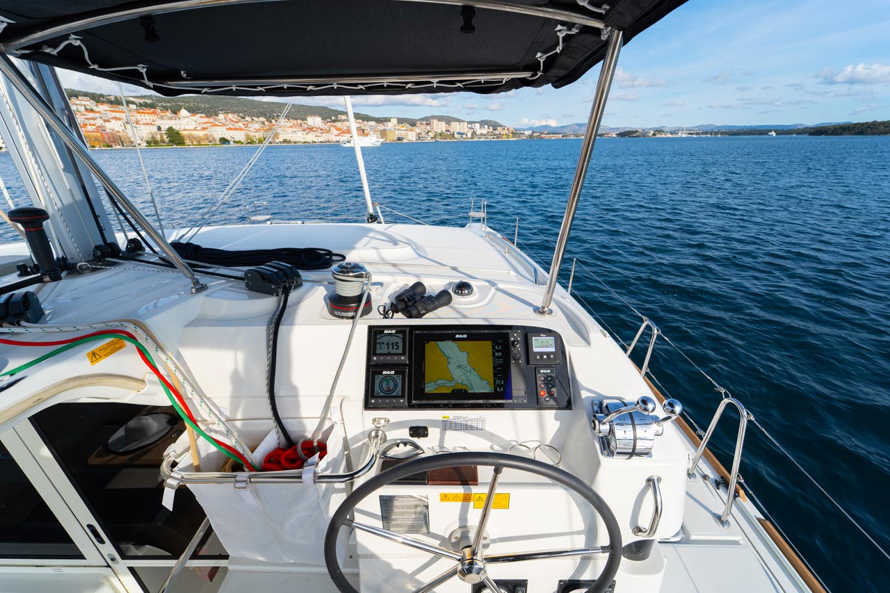 Lagoon 40 - 4 + 2 cab — photo 8