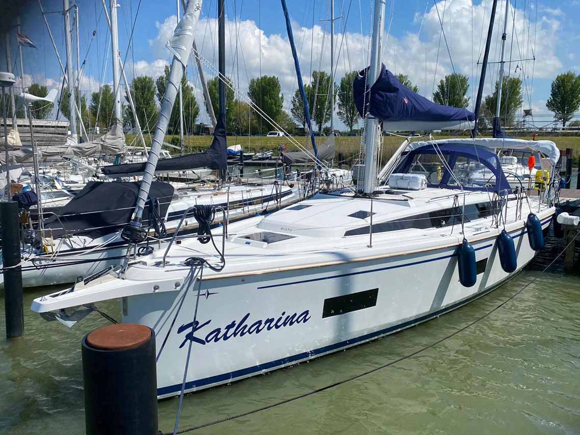 Bavaria C42 — photo 1