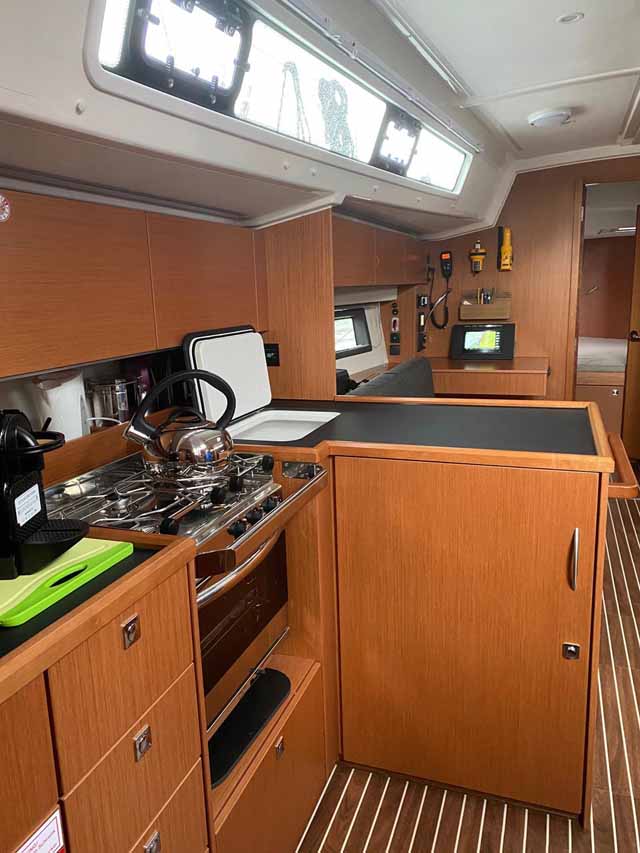 Bavaria C42 — photo 10