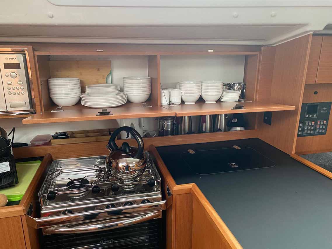 Bavaria C42 — photo 12