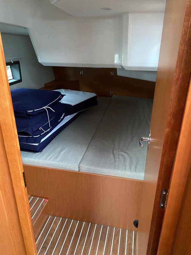 Bavaria C42 — photo 18