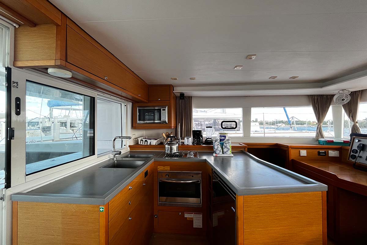 Lagoon 450 F - 4 + 2 cab. — photo 12