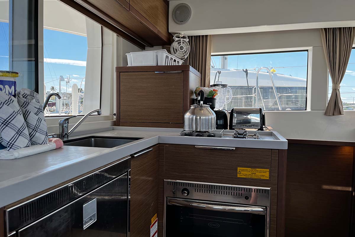 Lagoon 40 - 4 + 2 cab — photo 17
