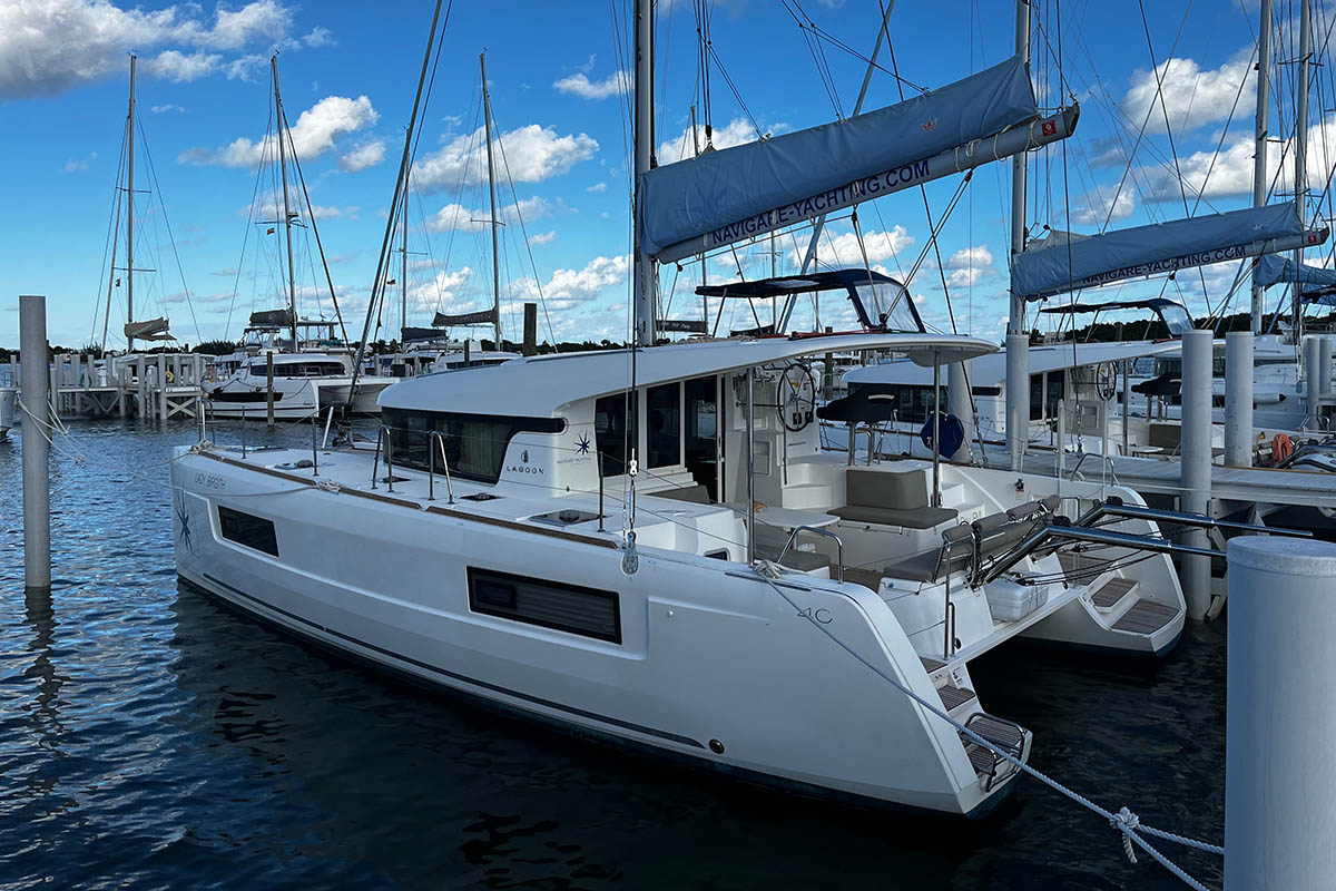 Lagoon 40 - 3 + 2 cab — photo 1