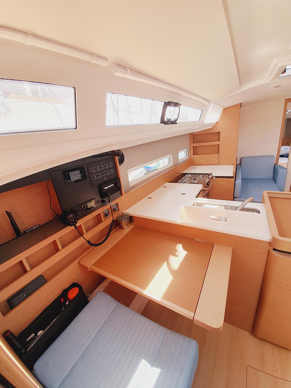 Sun Odyssey 410 - 3 cab. — photo 8