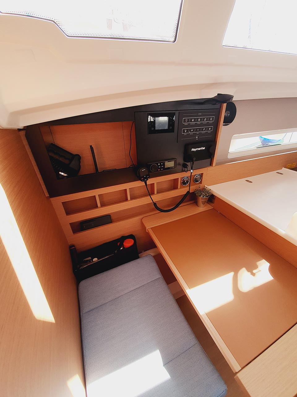 Sun Odyssey 410 - 3 cab. — photo 9